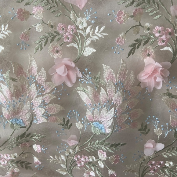 Eliza J Long Gown Embroidered with flower - Picture 7 of 9